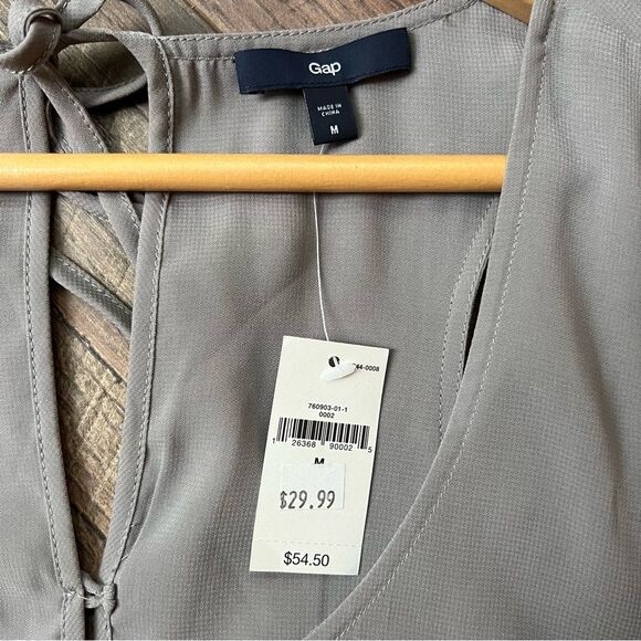 Gap Silver/Grey Sheer Elegant Tank Sz M NWT🏷 - Picture 2 of 15